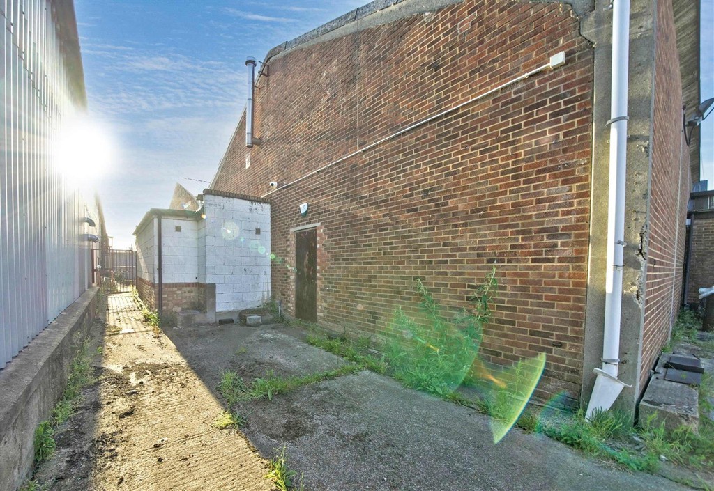 Unit 9, Capital Industrial Estate, Crabtree Manorway South, BELVEDERE, Kent, DA17 6BJ
