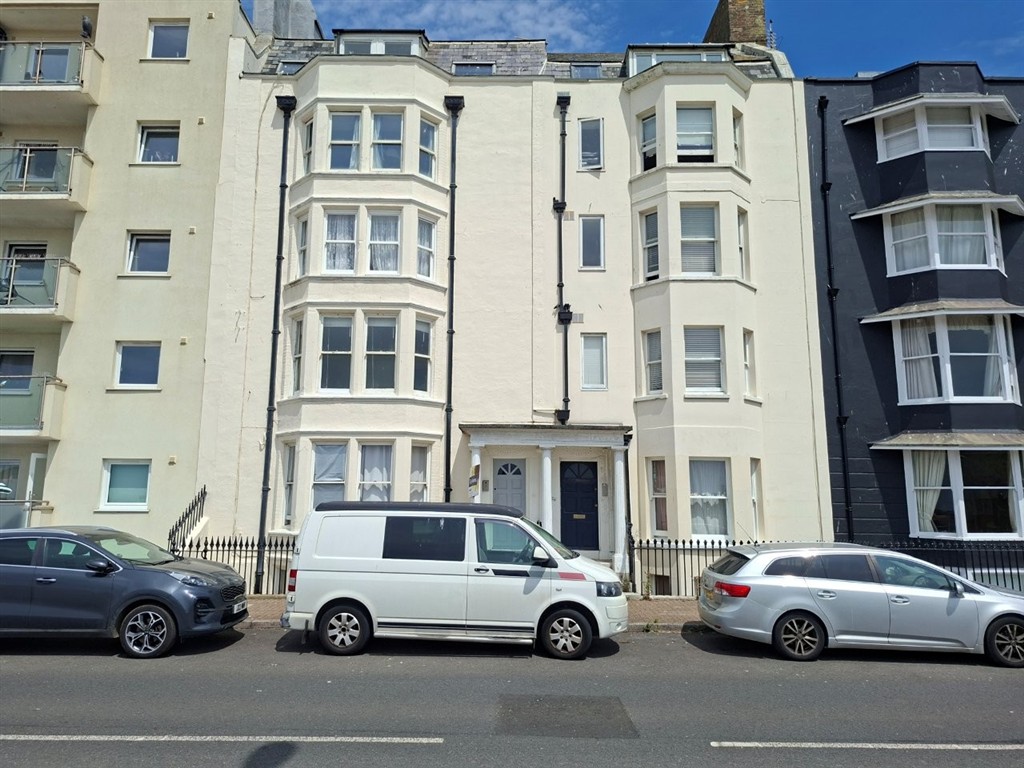 6, 25 South Terrace, Littlehampton BN17 5PA