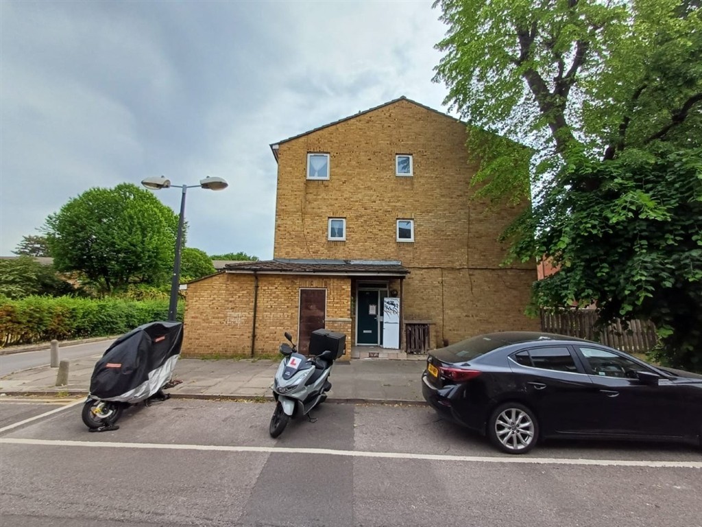 81 Montague Square, London SE15 2LR
