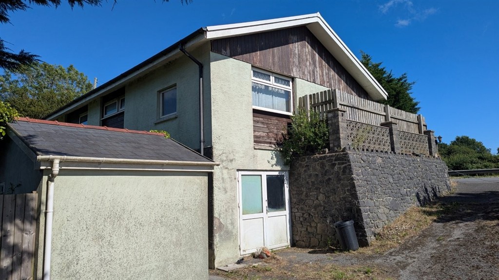 Llwyn Lodge, St. Clears, Dyfed, SA33 4NA