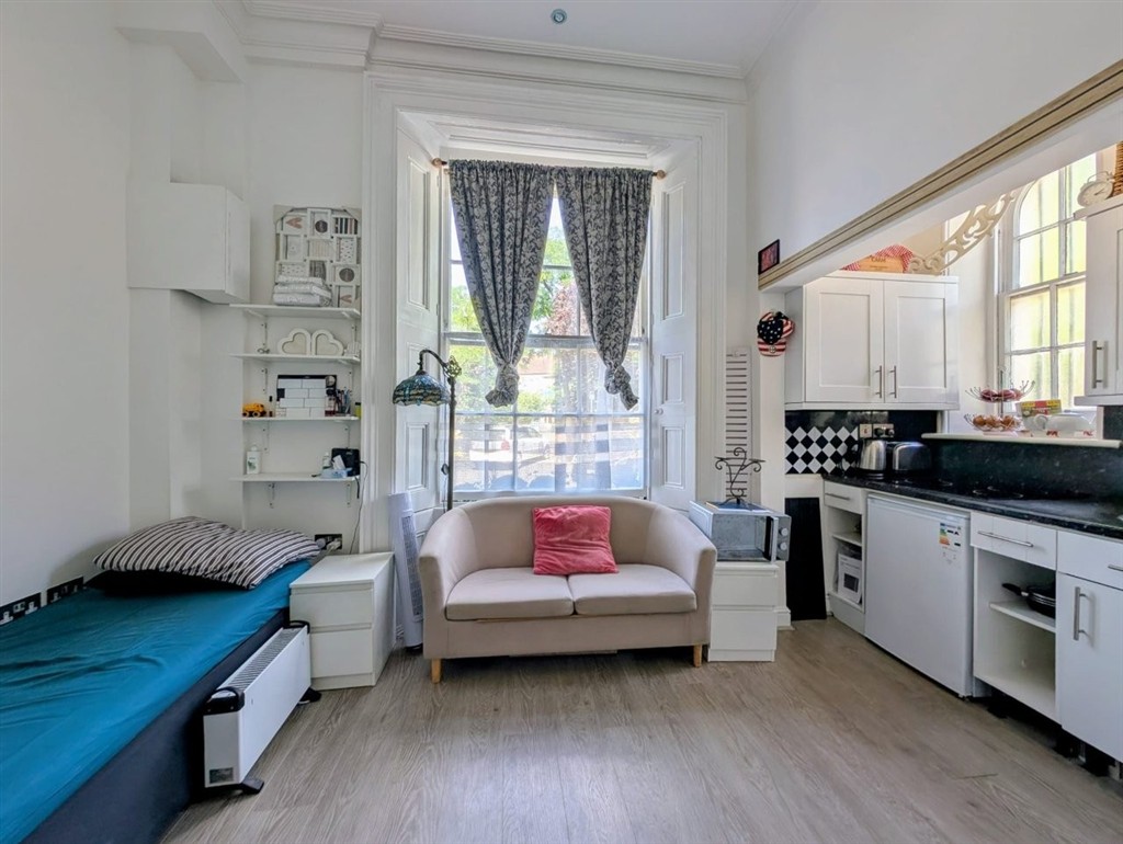 Flat M, The Lodge, 22, Leigham Court Road, STREATHAM, London, SW16 2PL
