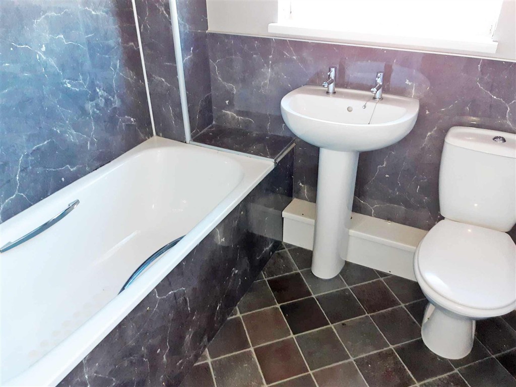 4, Manor Farm Road, WAKEFIELD, West Yorkshire, WF4 3PQ