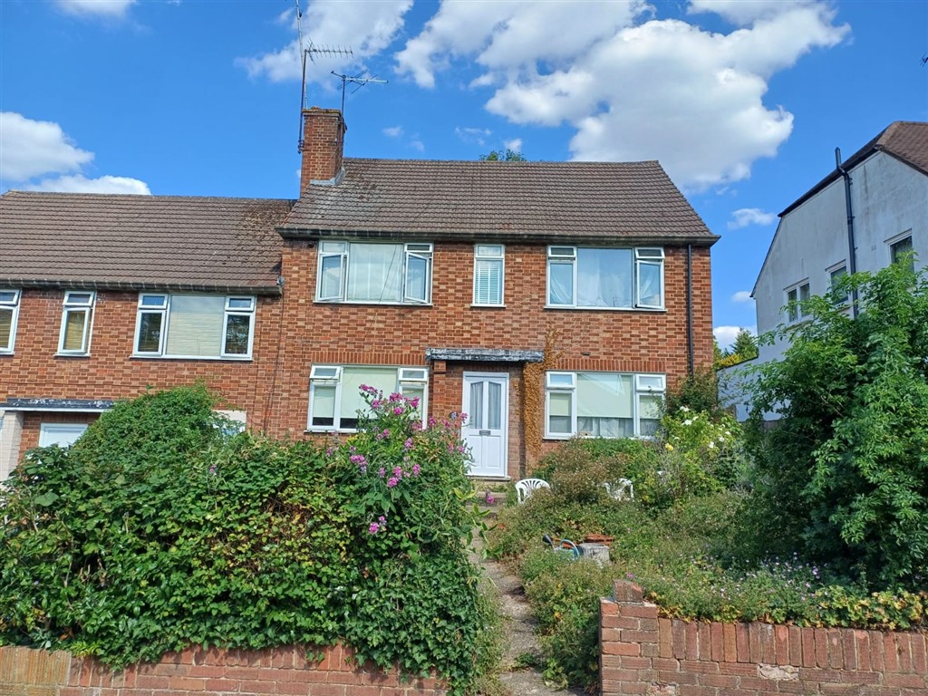 32 Deepdene Ct, London N21 2NH