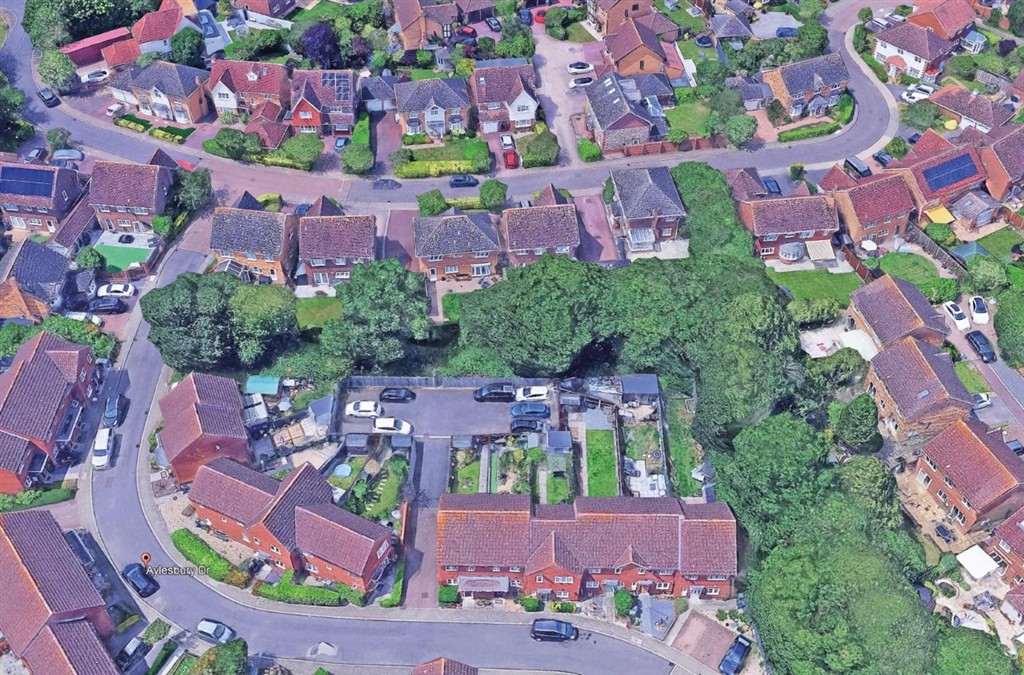 Land r/o 11&13, Aylesbury Drive, BRAINTREE, Essex, CM77 7AY