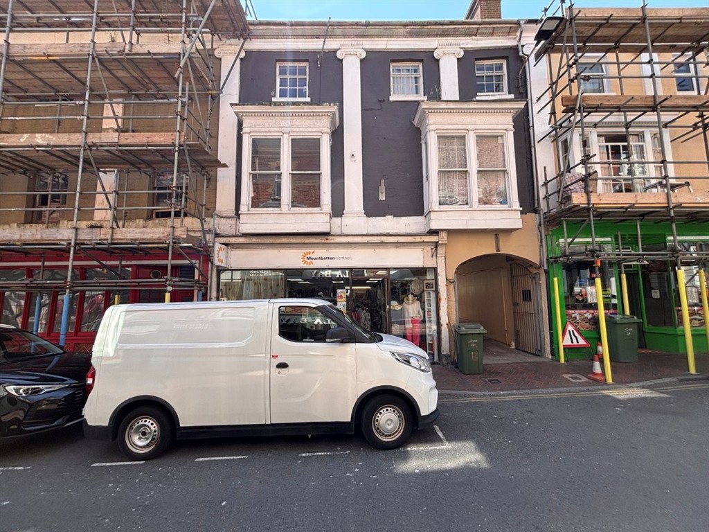16 Pier St, Ventnor PO38 1ST