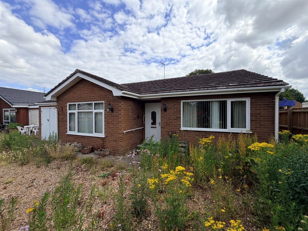 12, St. Polycarps Drive, SPALDING, Lincolnshire, PE12 0SF