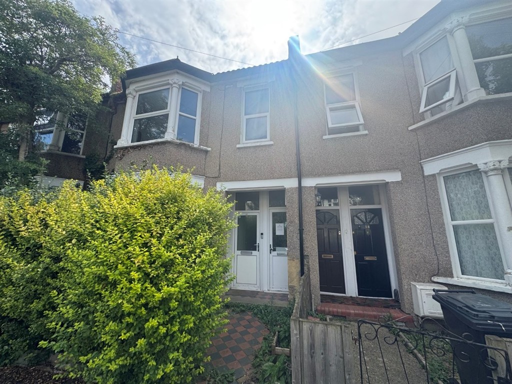 22 Archer Rd, London SE25 4JN