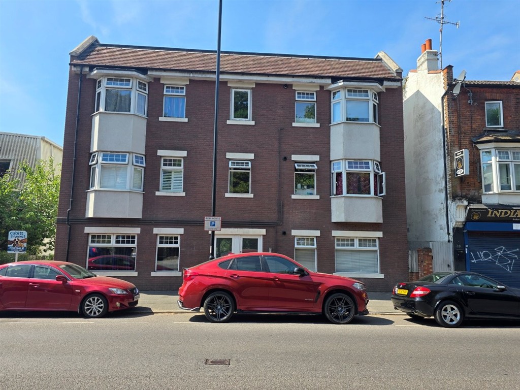 6, PLATINUM APARTMENTS, 69 Lower Rd, Kenley CR8 5FF